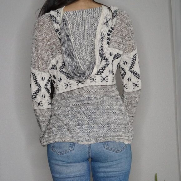 Maurices Knit Hoodie Black & White Lightweight Hoodie Tribal Print Size S - Picture 3 of 8